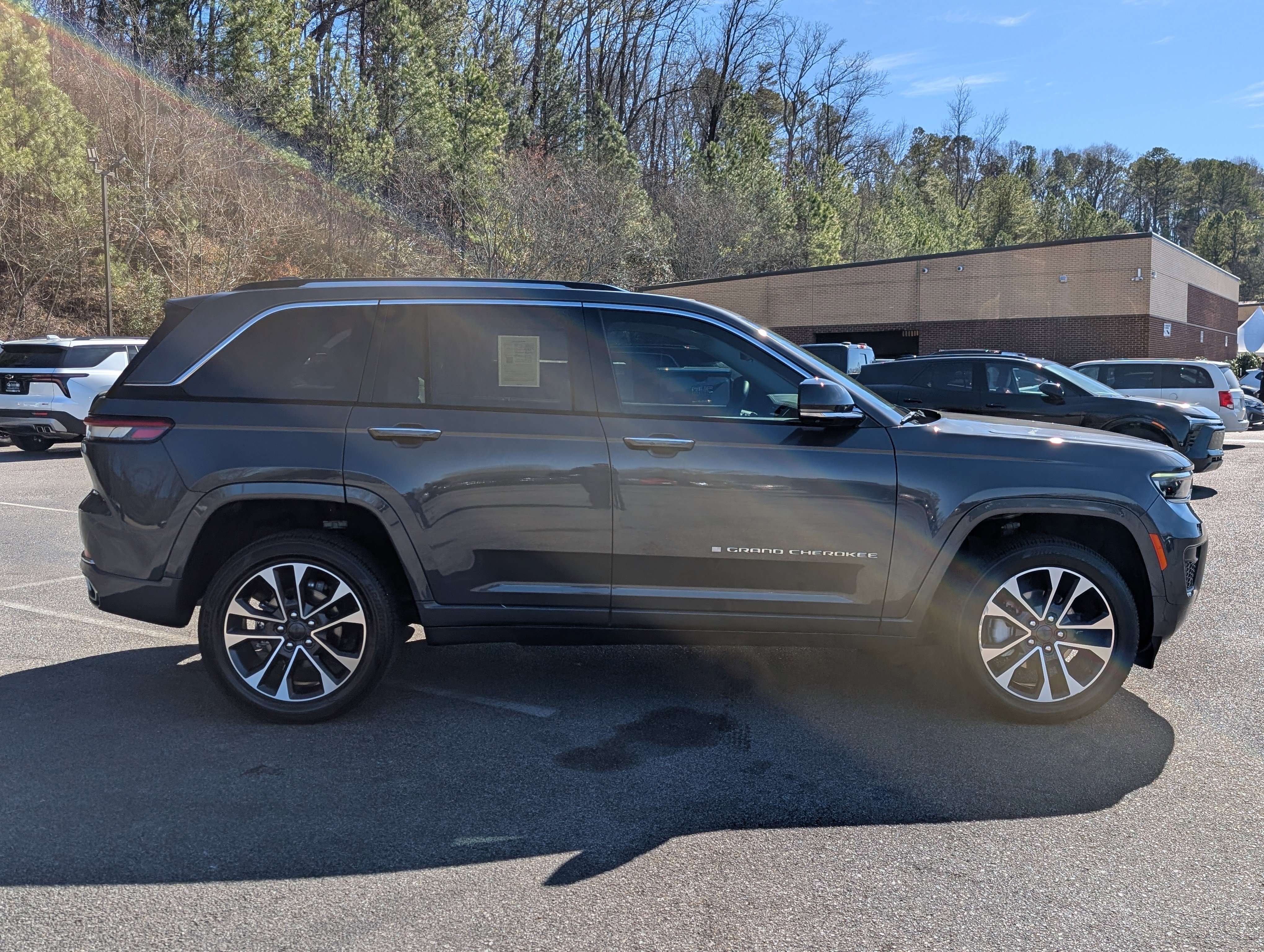 Used 2022 Jeep Grand Cherokee Overland w/ Adv Protech Group III RWD image 10