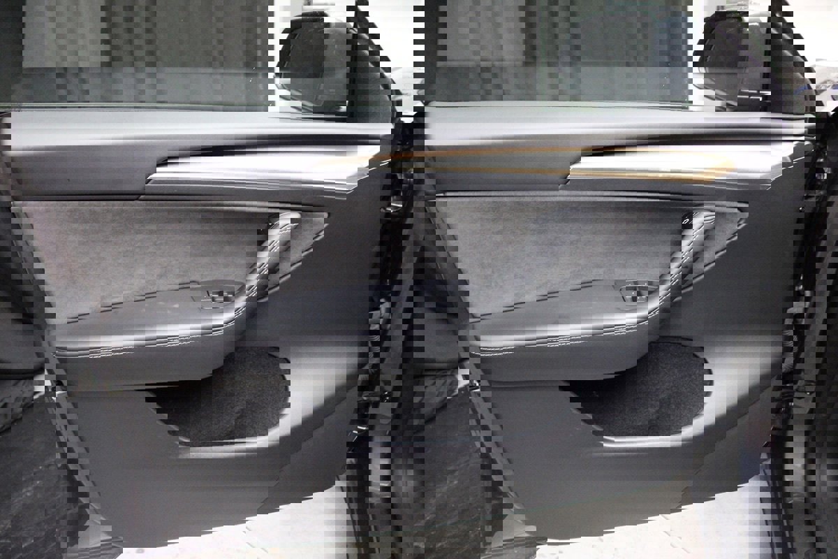 Used 2023 Tesla Model Y Long Range image 20