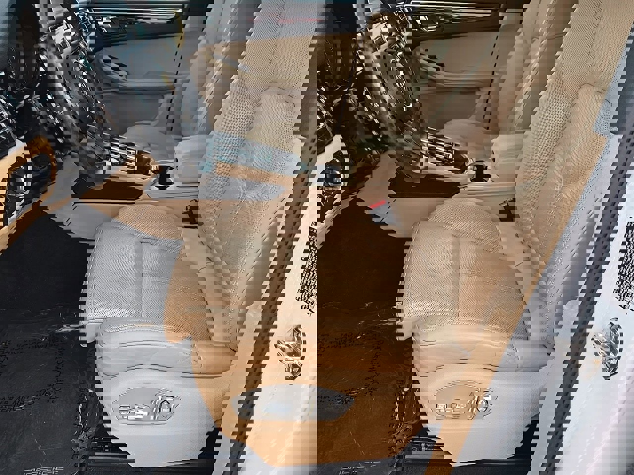 Used 2024 Porsche Macan image 14