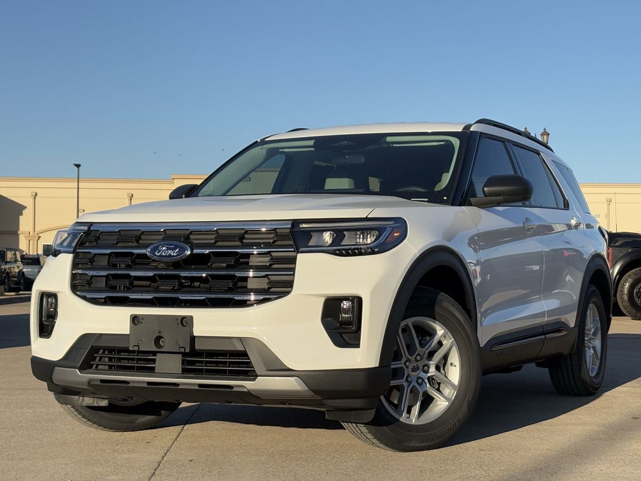 New 2026 Ford Explorer Active w/ Active Comfort Package RWD image 2