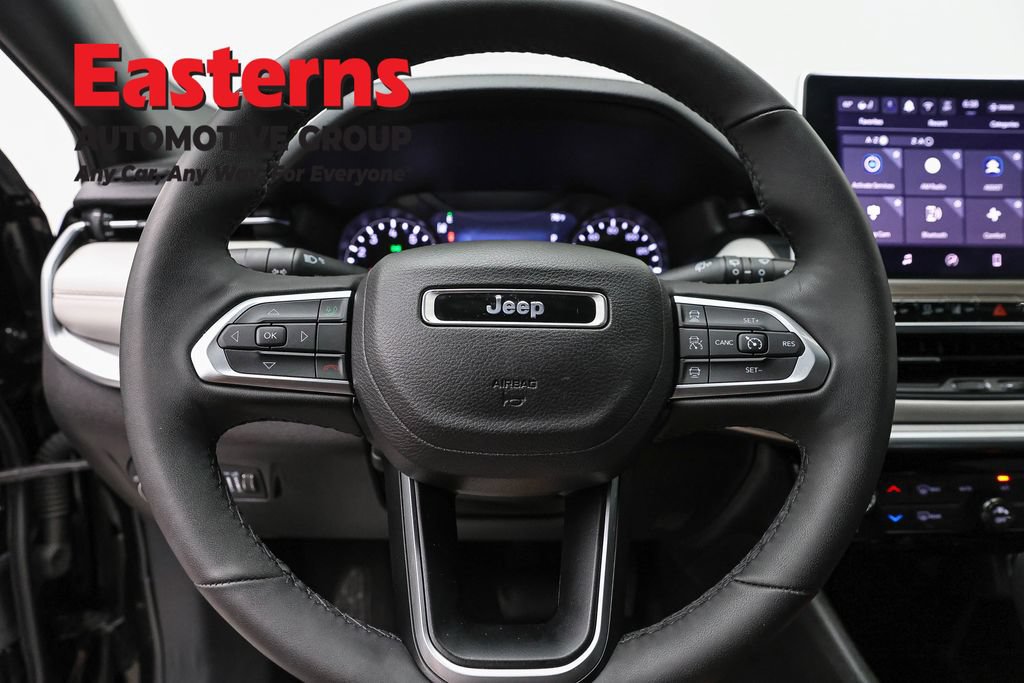 Used 2025 Jeep Compass Limited AWD/4WD image 10