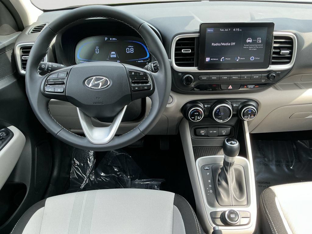 Used 2025 Hyundai Venue SEL FWD image 16