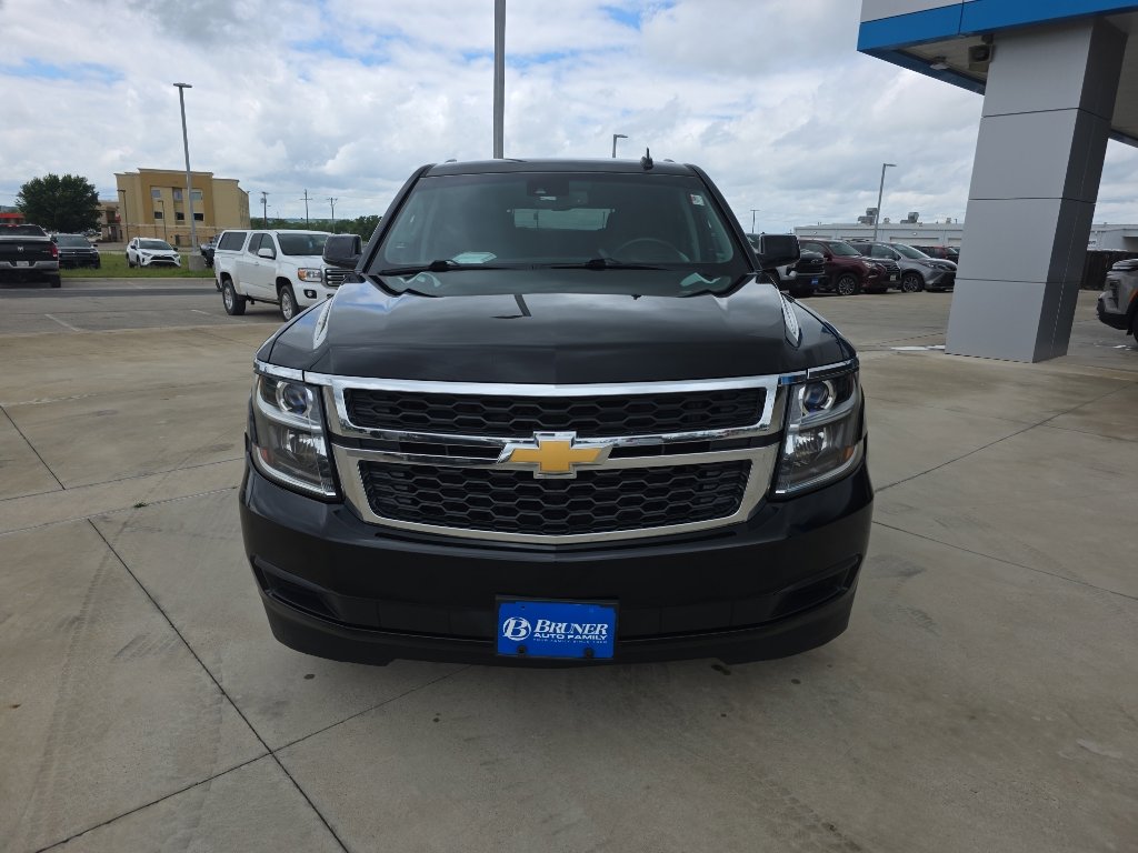 Used 2017 Chevrolet Suburban LT RWD image 2