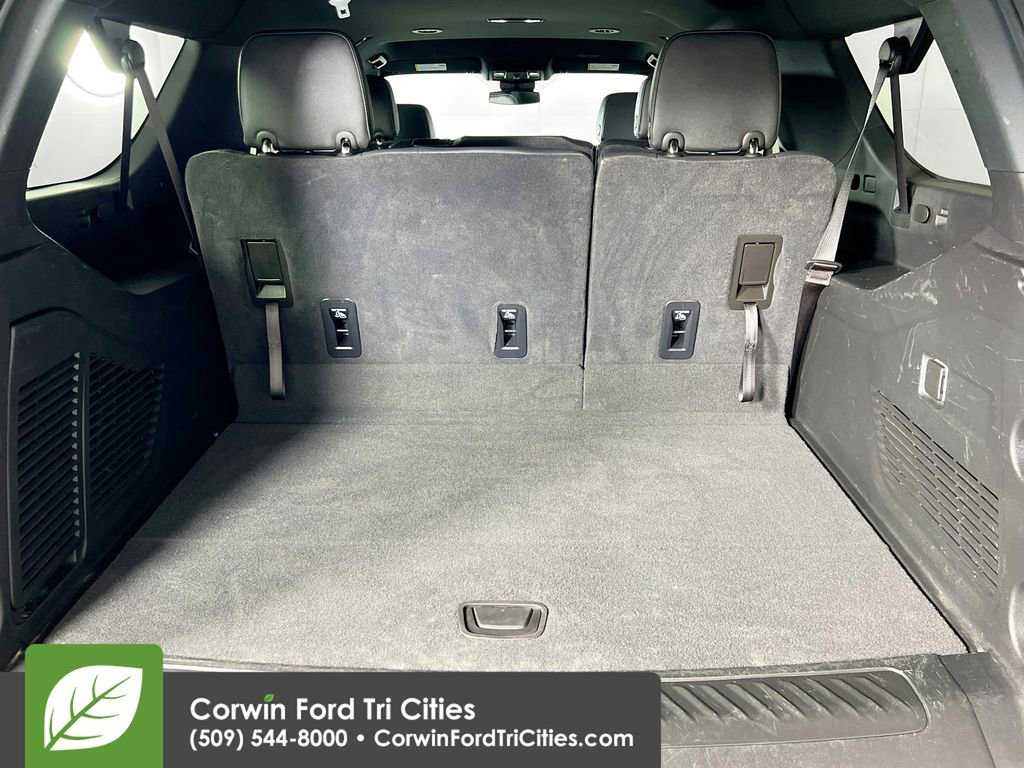 Used 2025 Chevrolet Suburban LT image 15