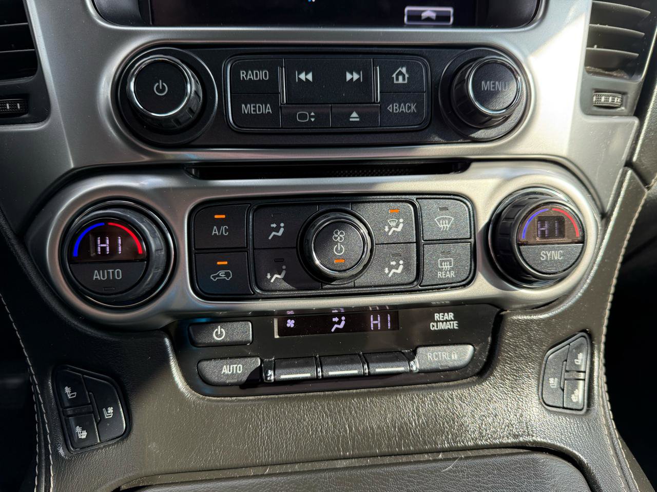 Used 2018 Chevrolet Suburban Premier image 39