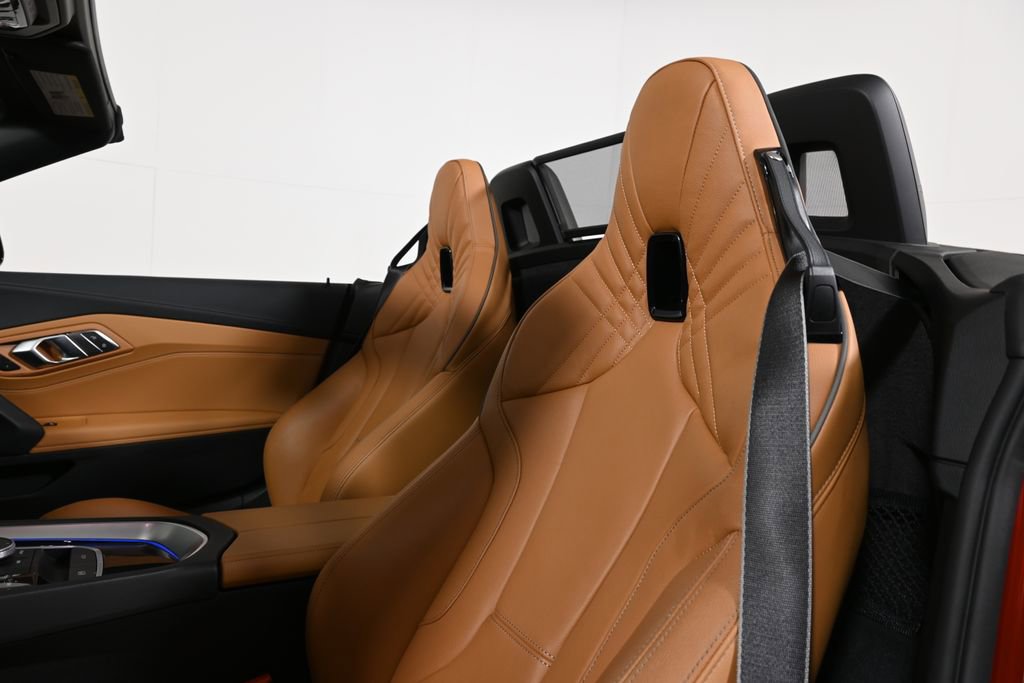 Used 2025 BMW Z4 M40i w/ Premium Package image 4