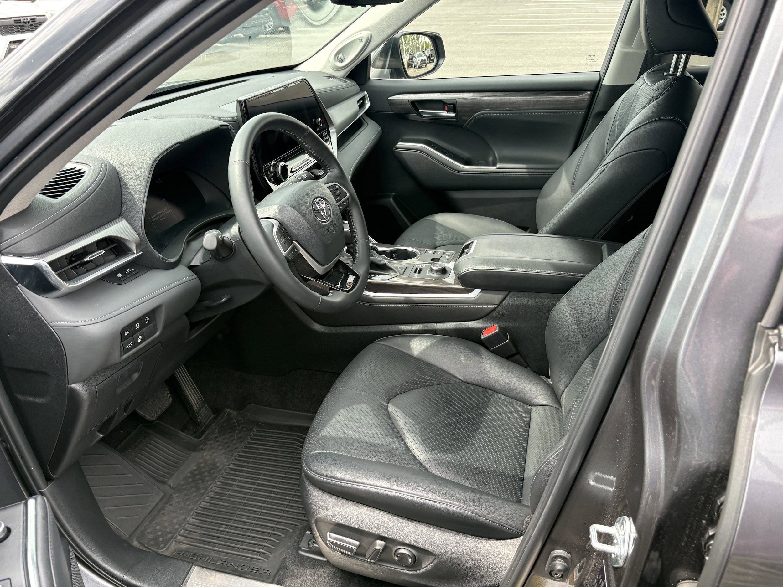 Used 2023 Toyota Highlander Platinum AWD/4WD image 4