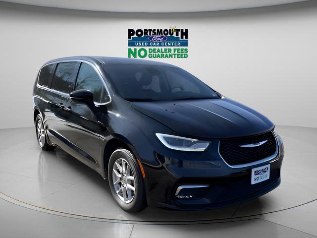Used 2024 Chrysler Pacifica Touring-L image 1