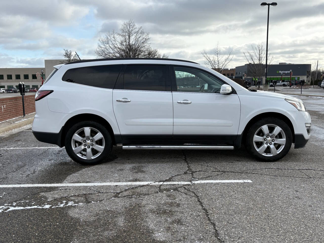 Used 2017 Chevrolet Traverse LT w/ Style and Technology Package image 9