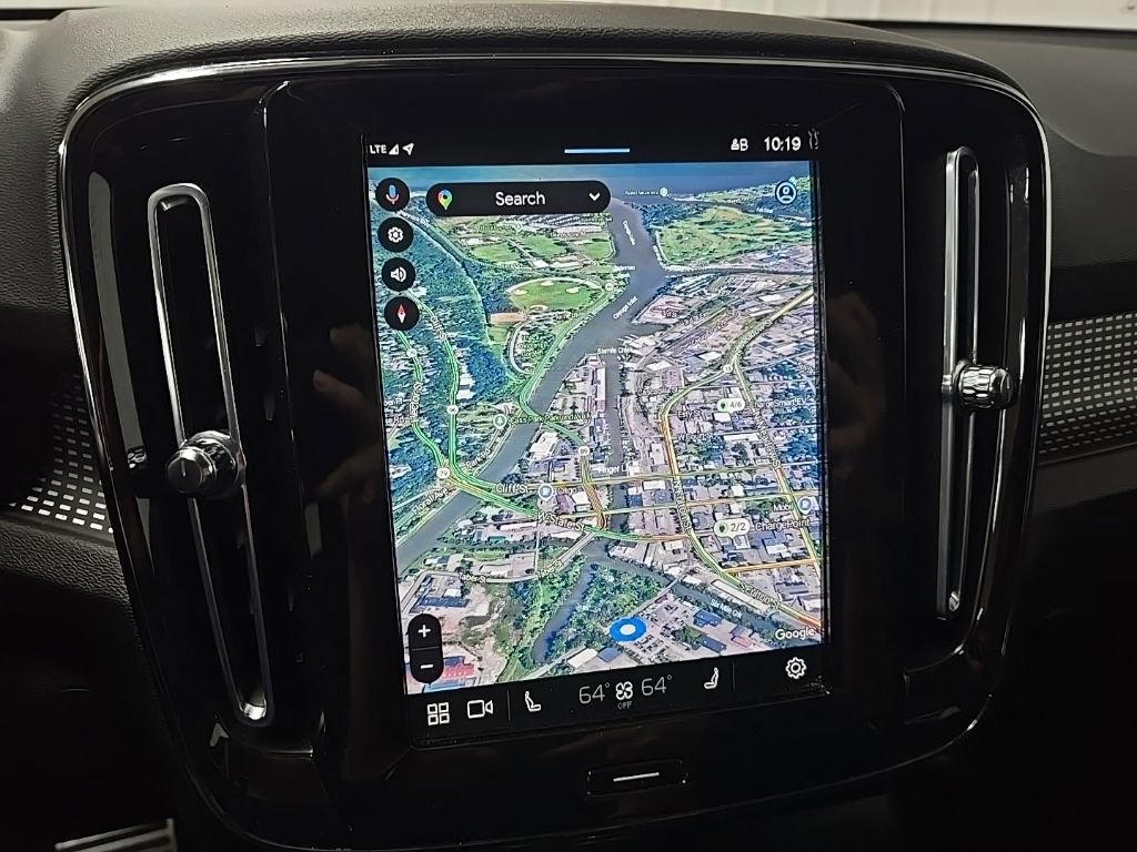 Used 2022 Volvo XC40 P8 Recharge Plus image 25