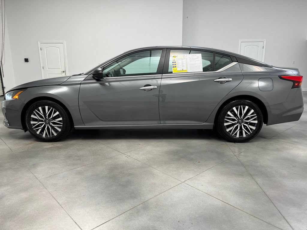 Used 2025 Nissan Altima 2.5 SV FWD image 5