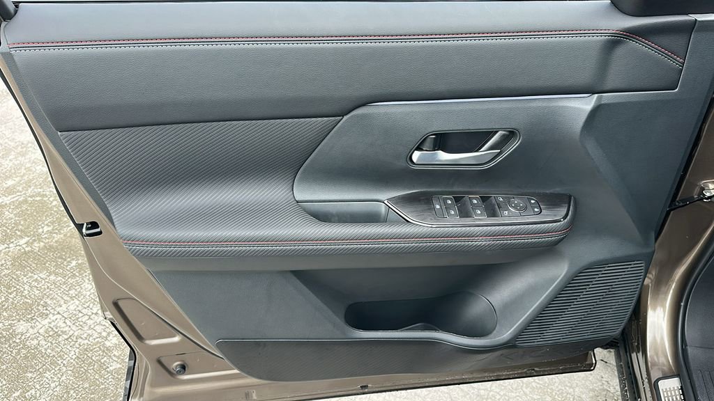 New 2026 Nissan Kicks SR w/ Illumination Package FWD image 15