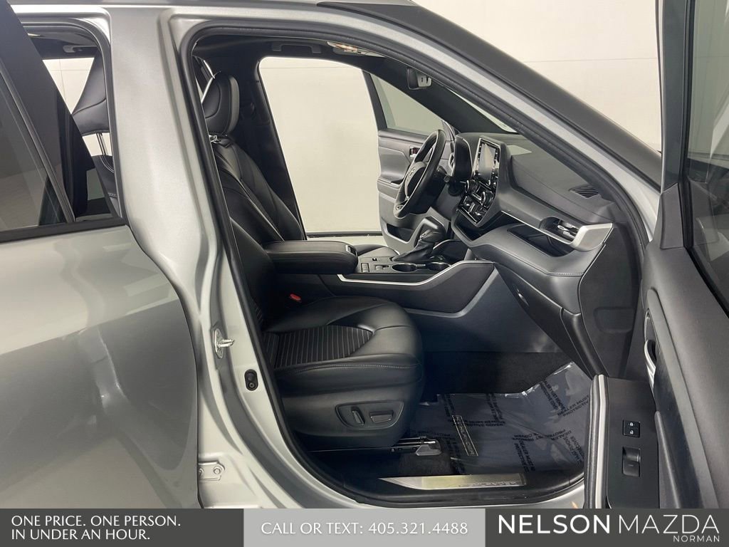 Used 2022 Toyota Highlander XSE FWD image 15
