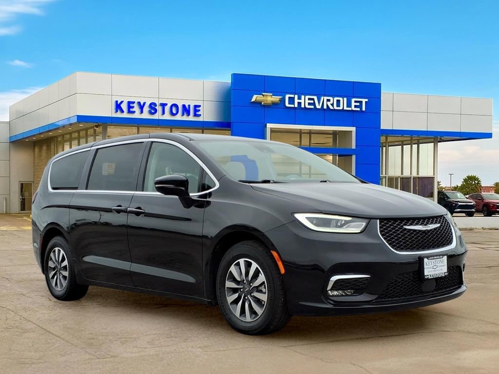 Used 2024 Chrysler Pacifica Limited FWD image 1