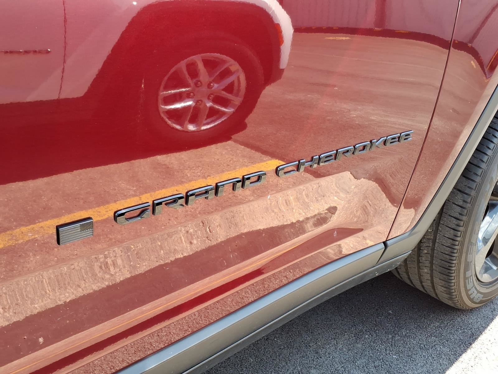 Used 2024 Jeep Grand Cherokee L Laredo AWD/4WD image 31