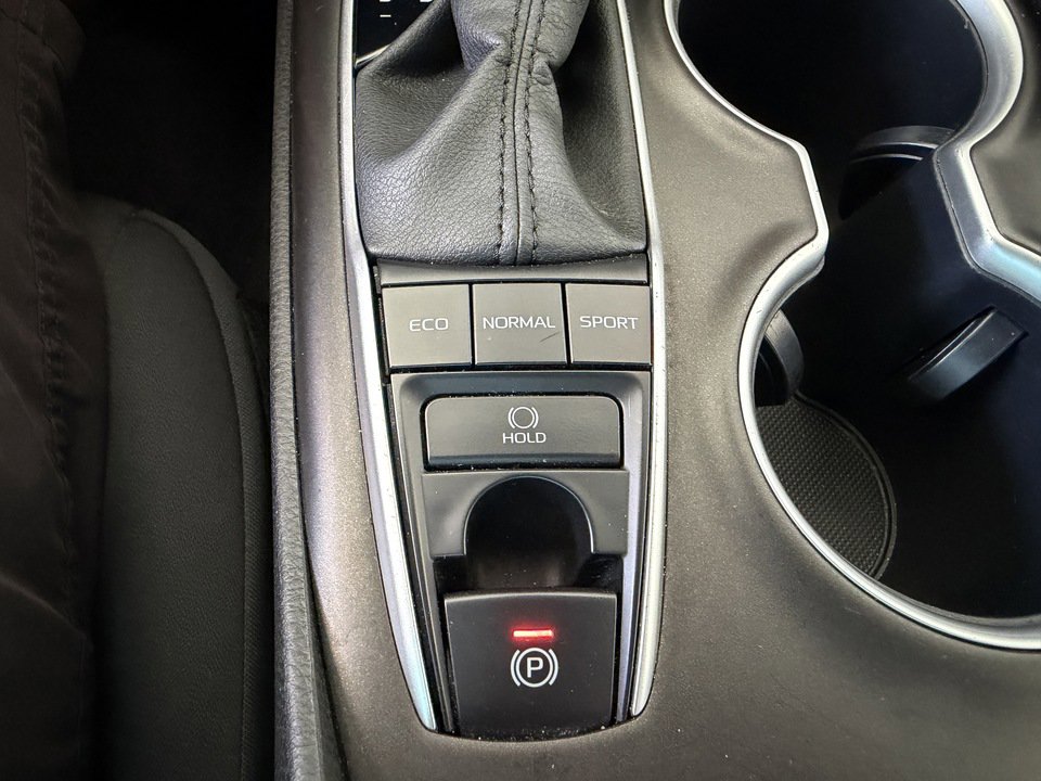 Used 2024 Toyota Camry LE AWD/4WD image 19