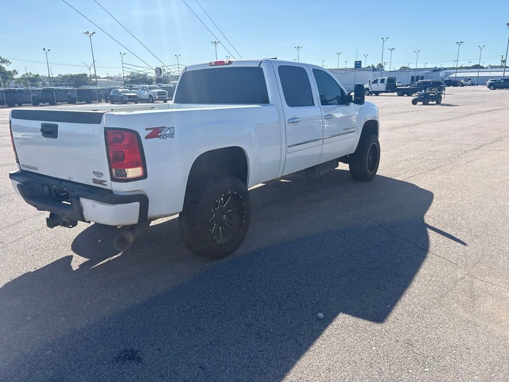 Used 2014 GMC Sierra 2500 Denali w/ Suspension Package, Off-Road AWD/4WD image 7