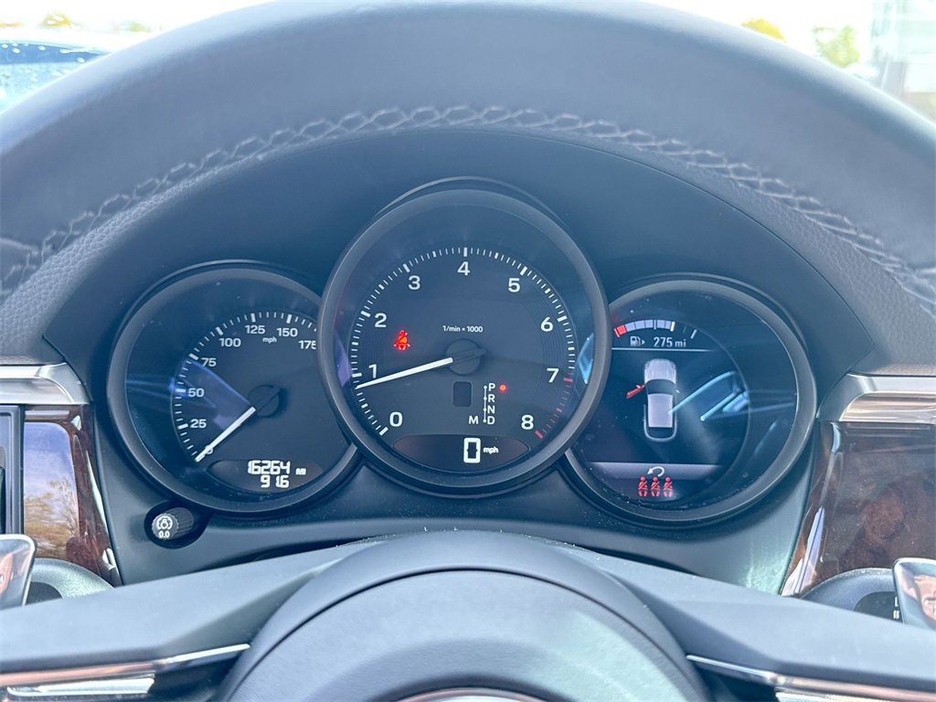 Used 2022 Porsche Macan Base image 16