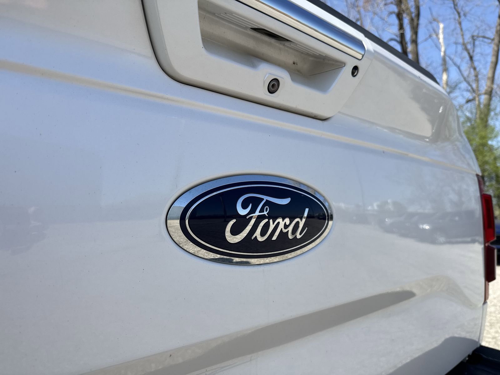 Used 2016 Ford F150 Lariat w/ Equipment Group 501A Mid AWD/4WD image 16