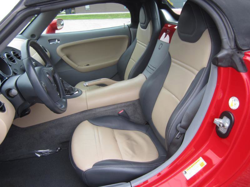 Used 2006 Pontiac Solstice Convertible w/ Premium Package image 8