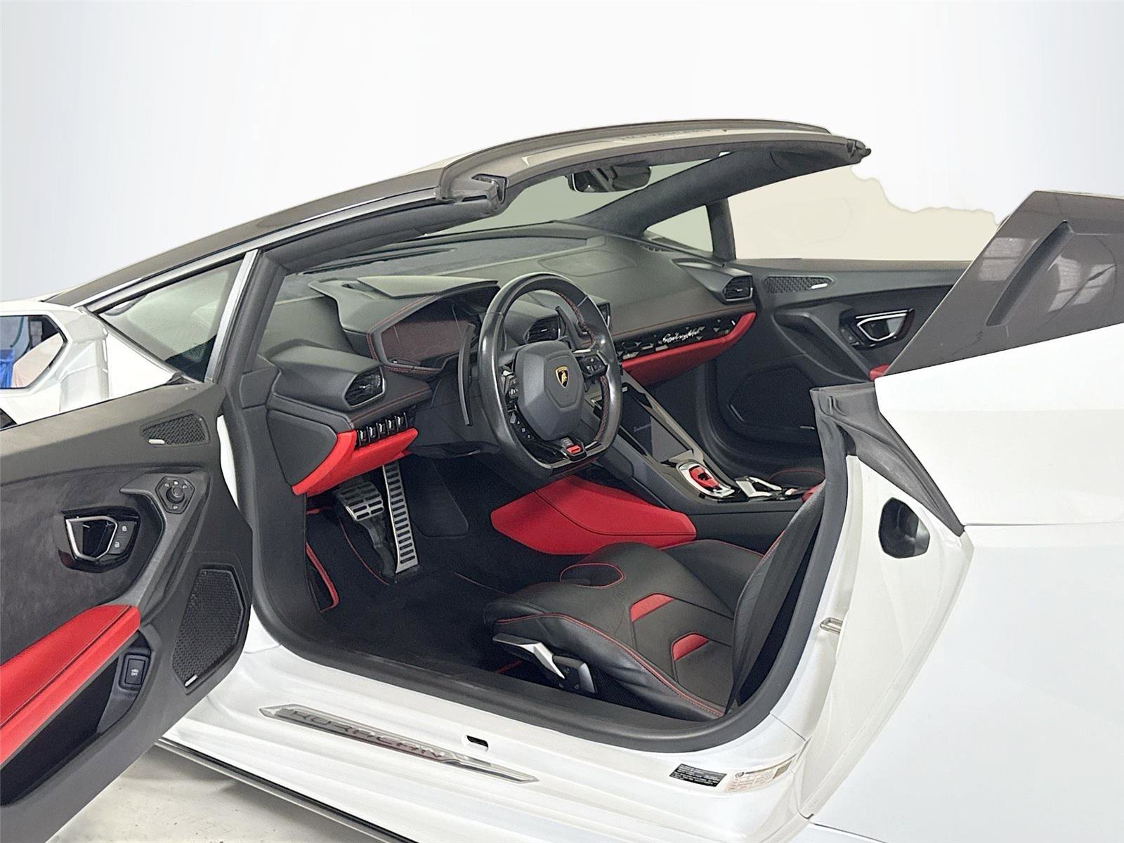 Used 2021 Lamborghini Huracan EVO image 12