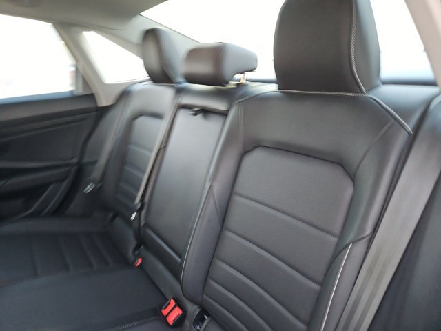 Used 2024 Volkswagen Jetta SE FWD image 17