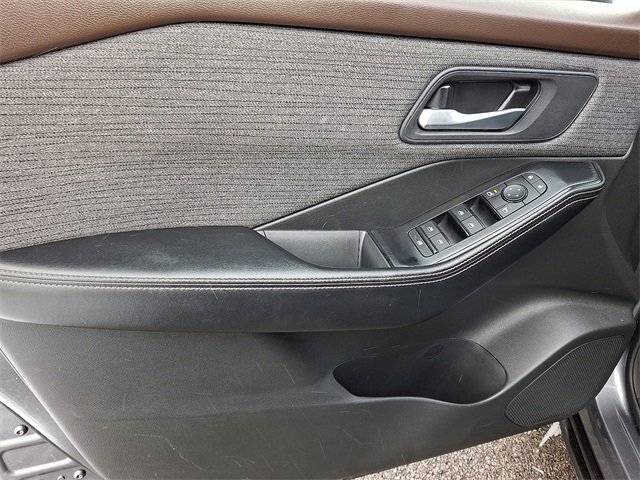 Used 2023 Nissan Rogue SV image 11