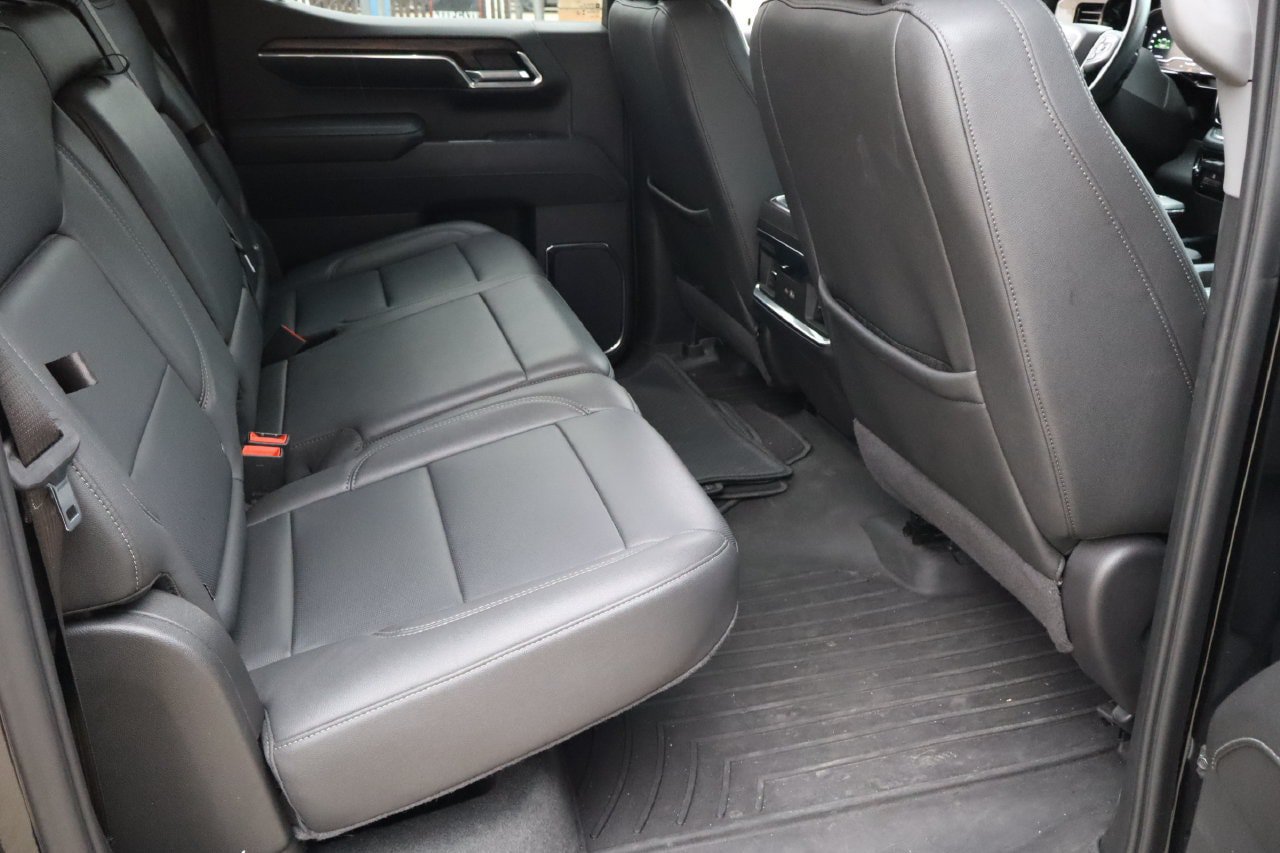 Used 2024 GMC Sierra 1500 SLT AWD/4WD image 17