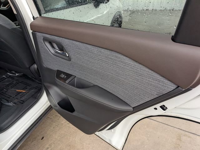Used 2023 Nissan Rogue SV AWD/4WD image 29