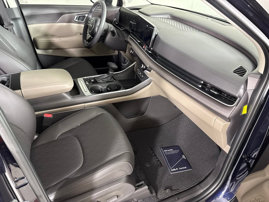 New 2026 Kia Carnival EX FWD image 16
