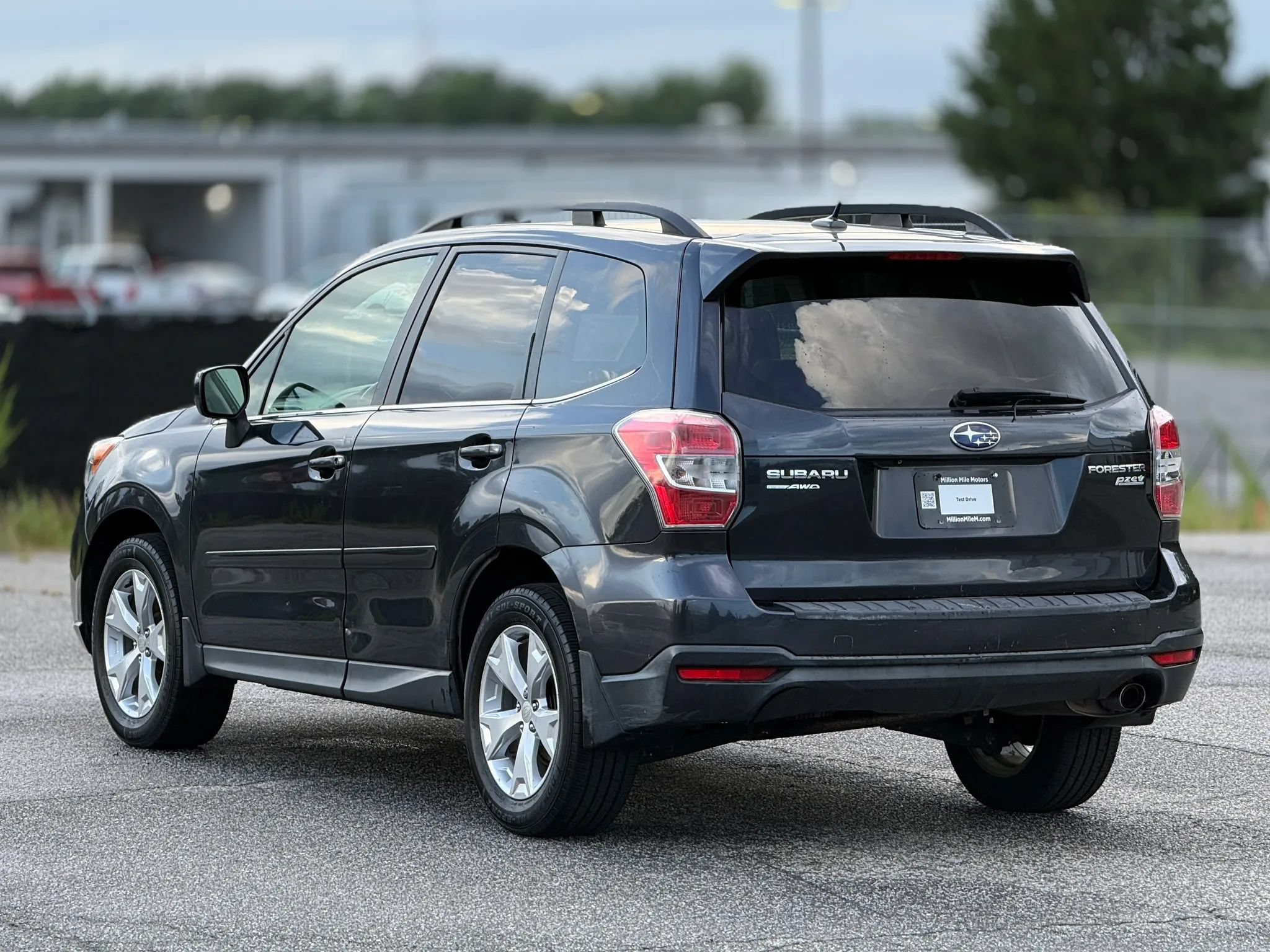 Used 2014 Subaru Forester 2.5i Limited AWD/4WD image 10