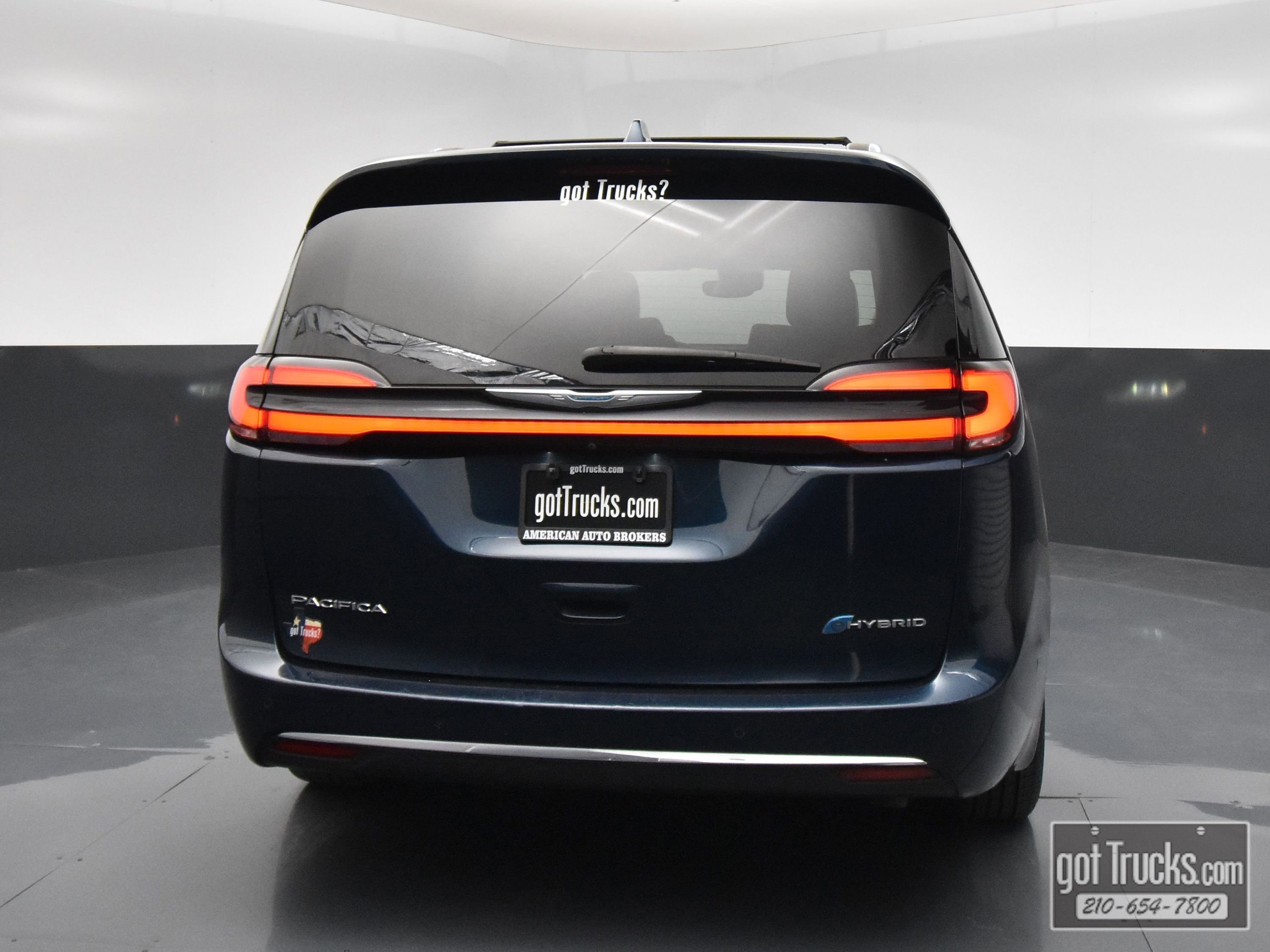 Used 2021 Chrysler Pacifica Touring-L image 6