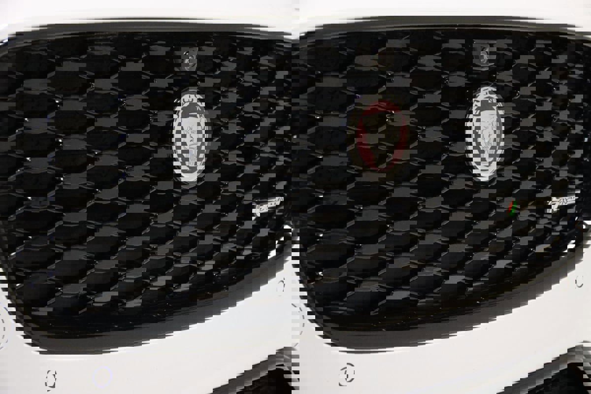 Used 2021 Jaguar XF R-Dynamic SE image 27