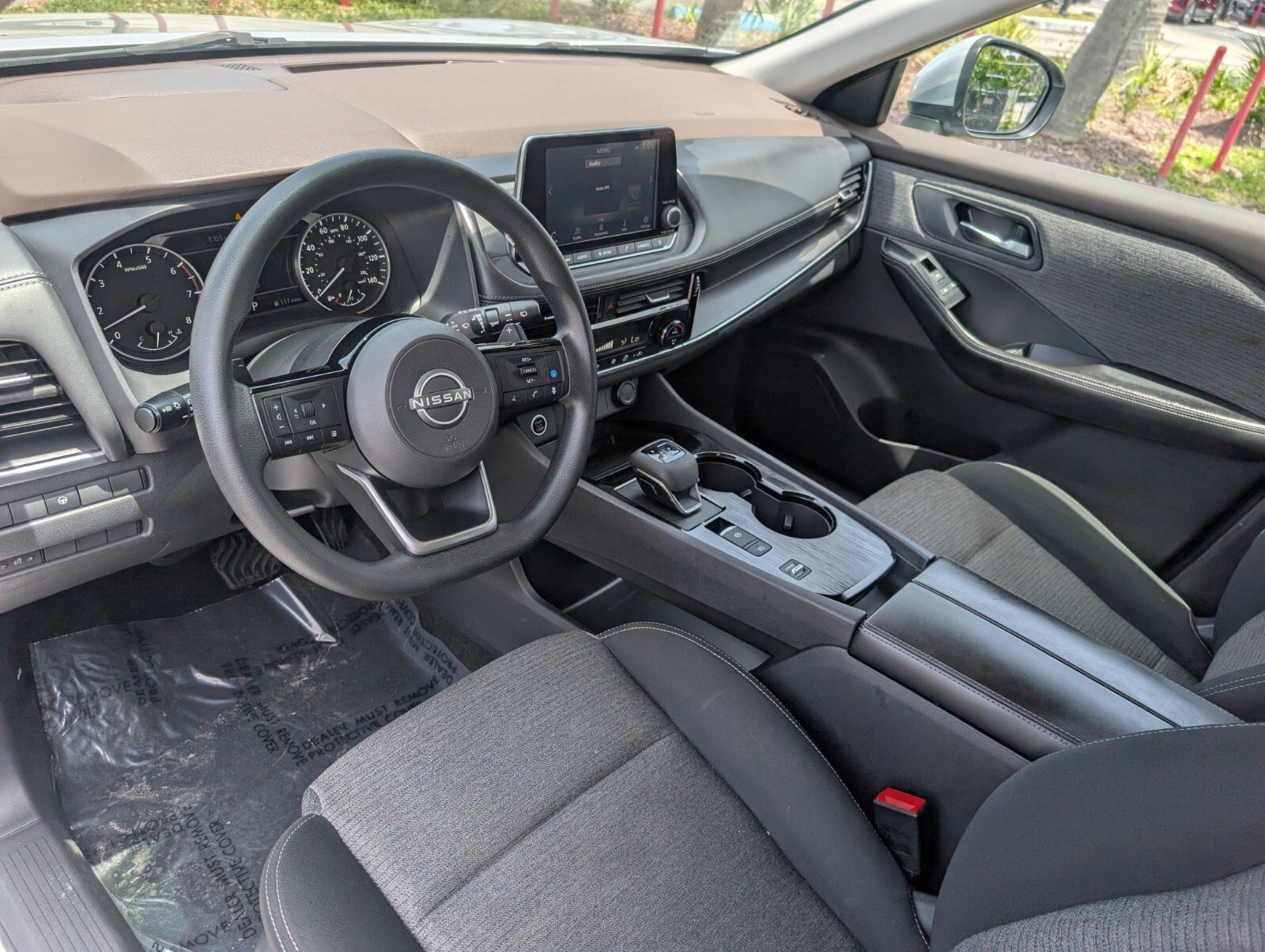 Used 2022 Nissan Rogue SV FWD image 9