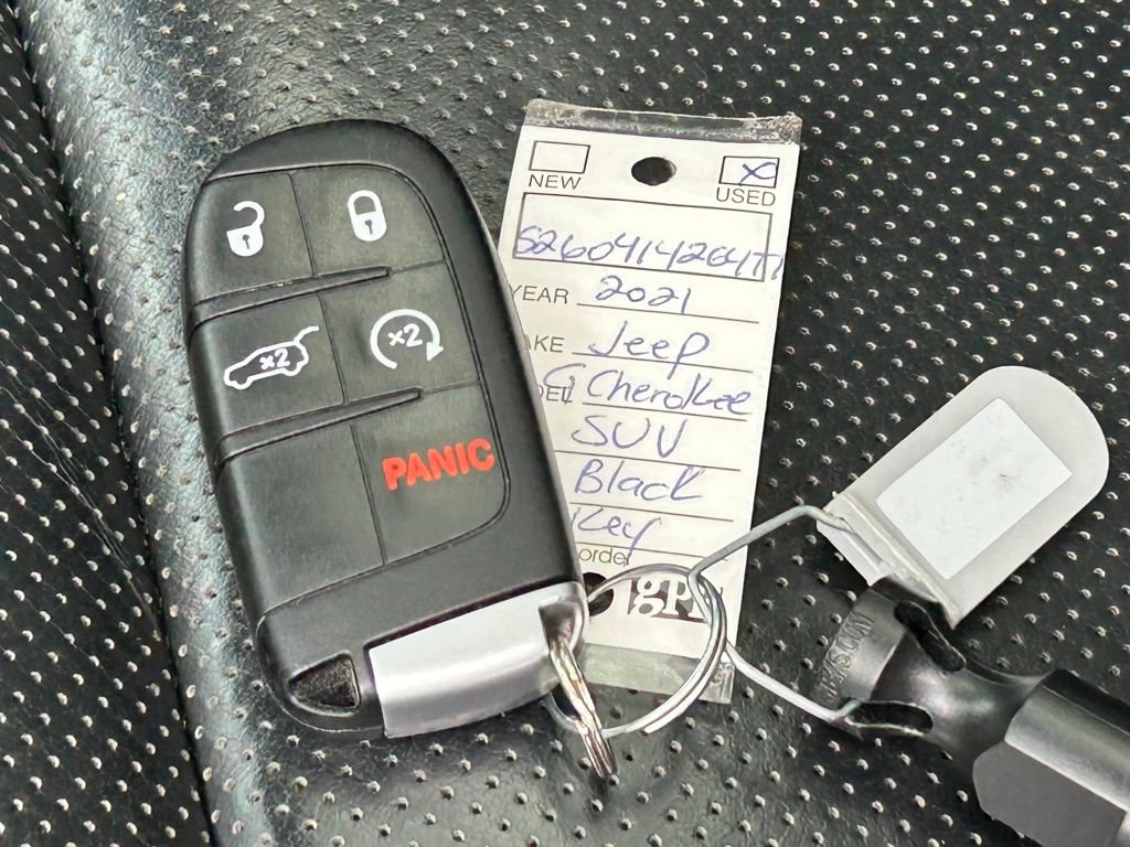 Used 2021 Jeep Grand Cherokee Limited w/ Luxury Group II RWD image 53