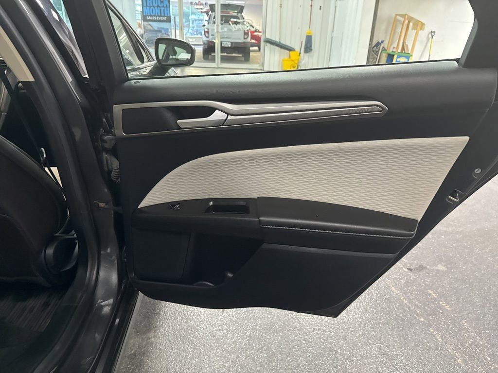 Used 2020 Ford Fusion SE w/ Equipment Group 151A image 33