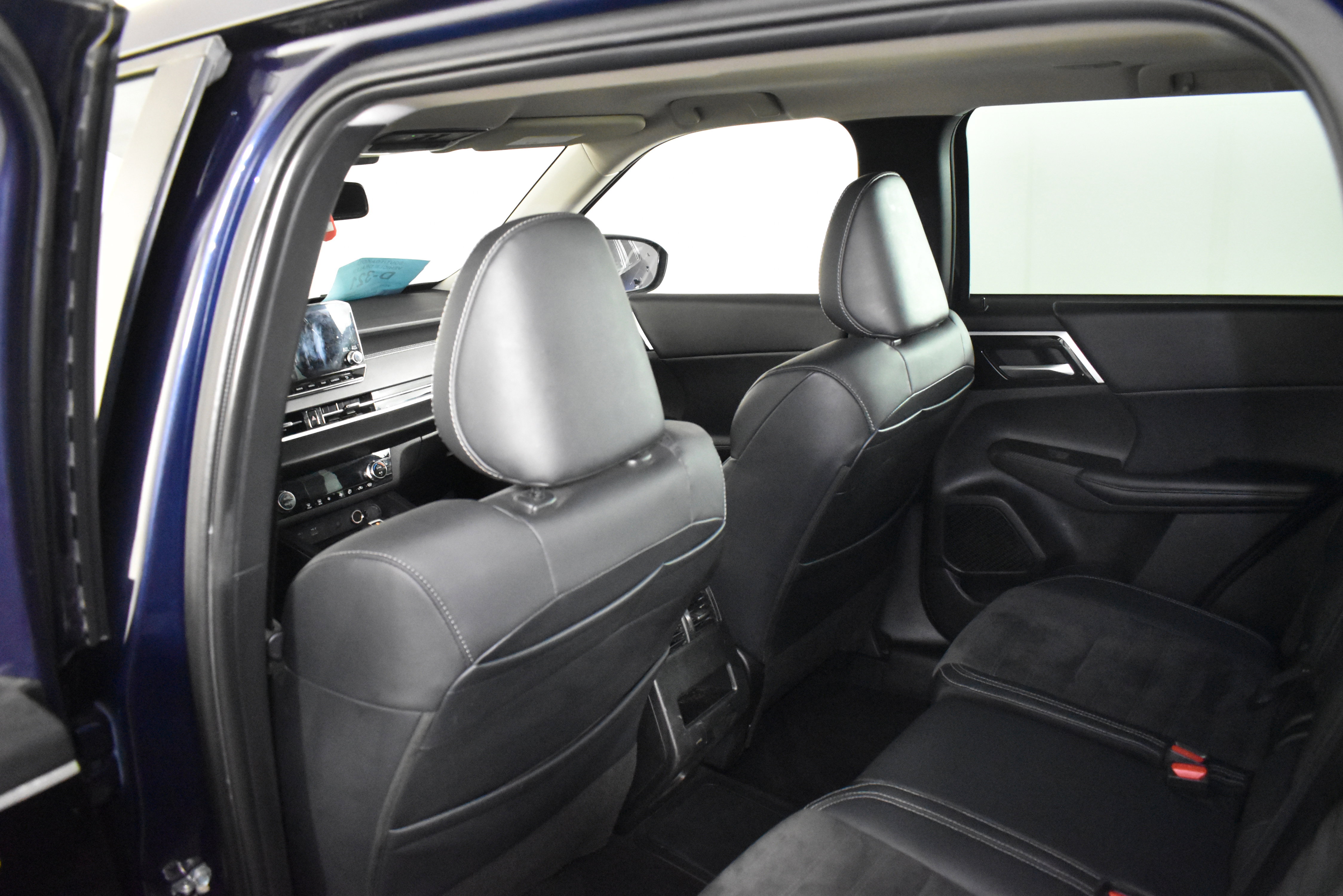 Used 2023 Mitsubishi Outlander SE image 47