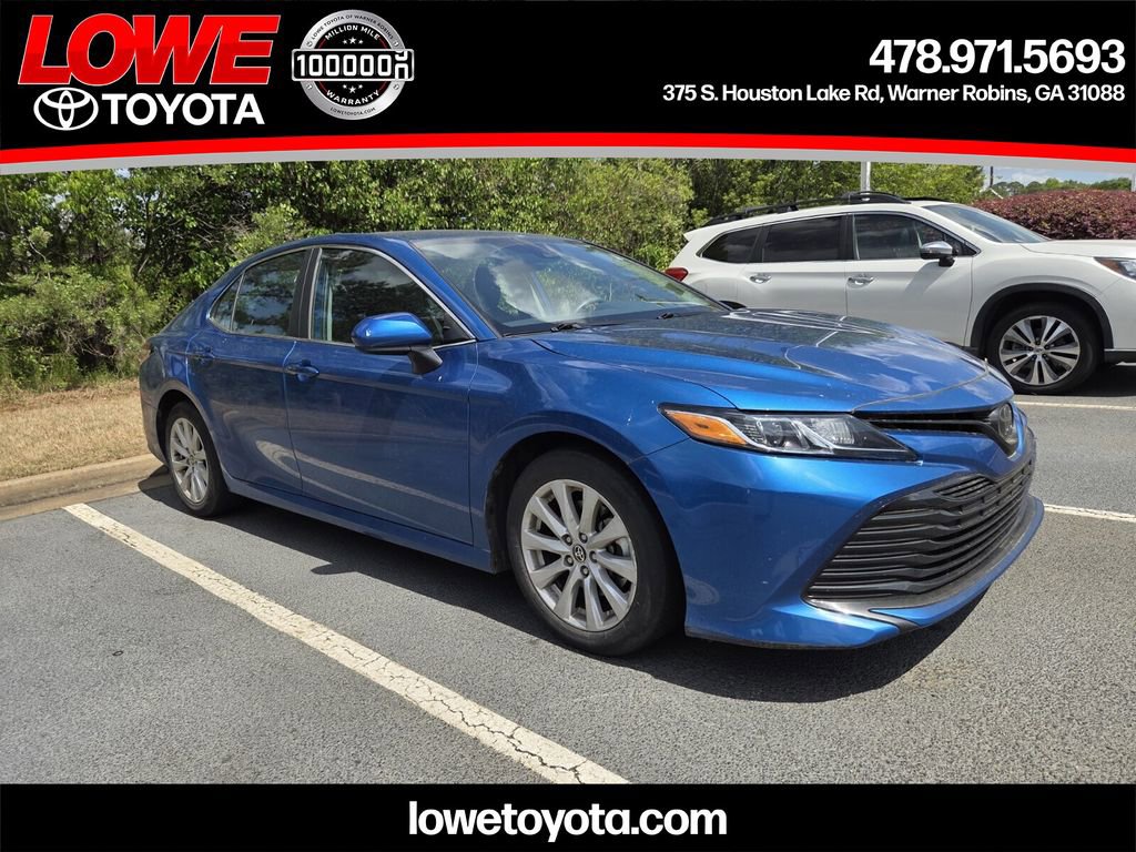 Used 2020 Toyota Camry LE image 1