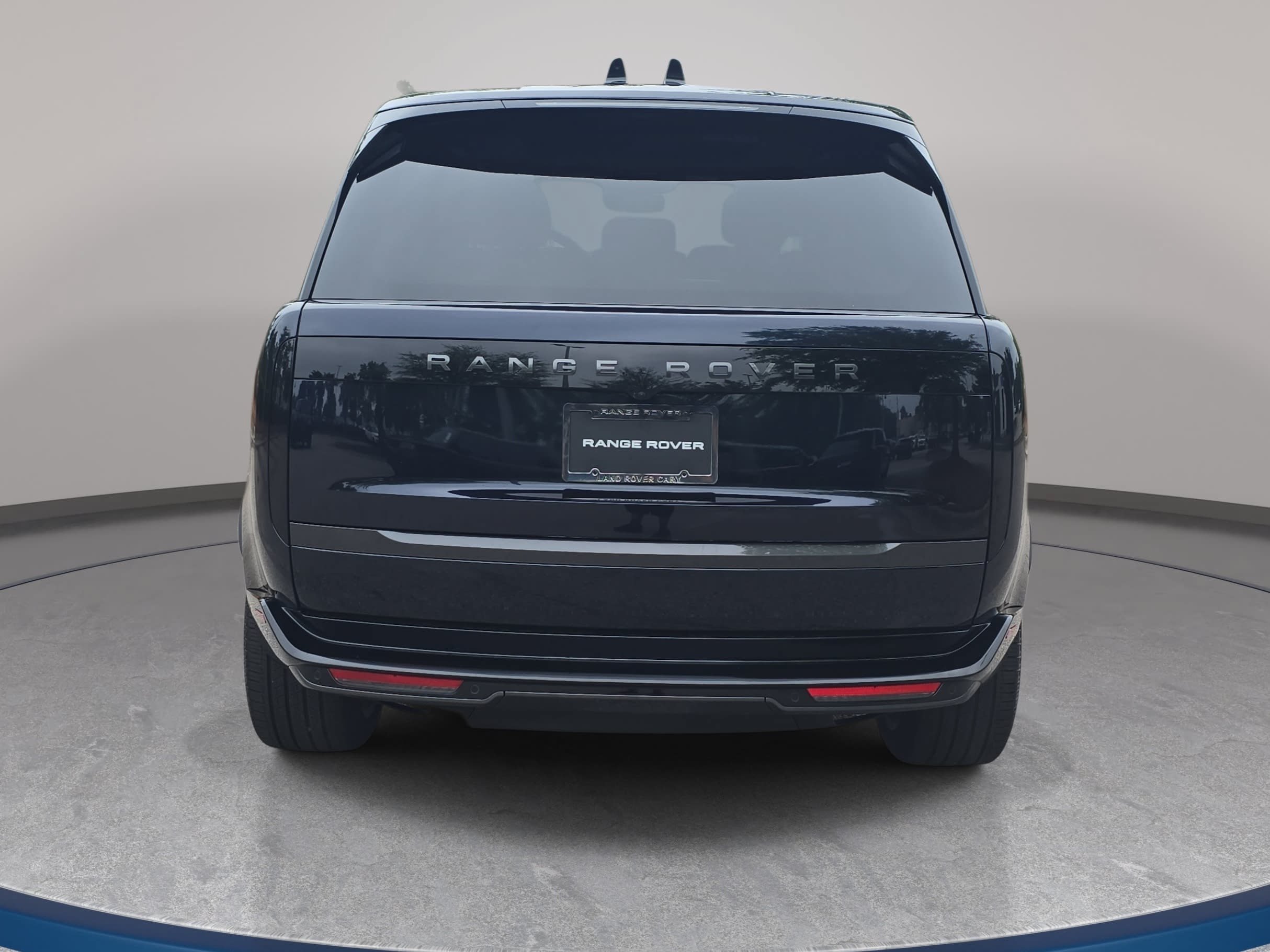 Certified 2026 Land Rover Range Rover Long Wheelbase SE AWD/4WD image 6