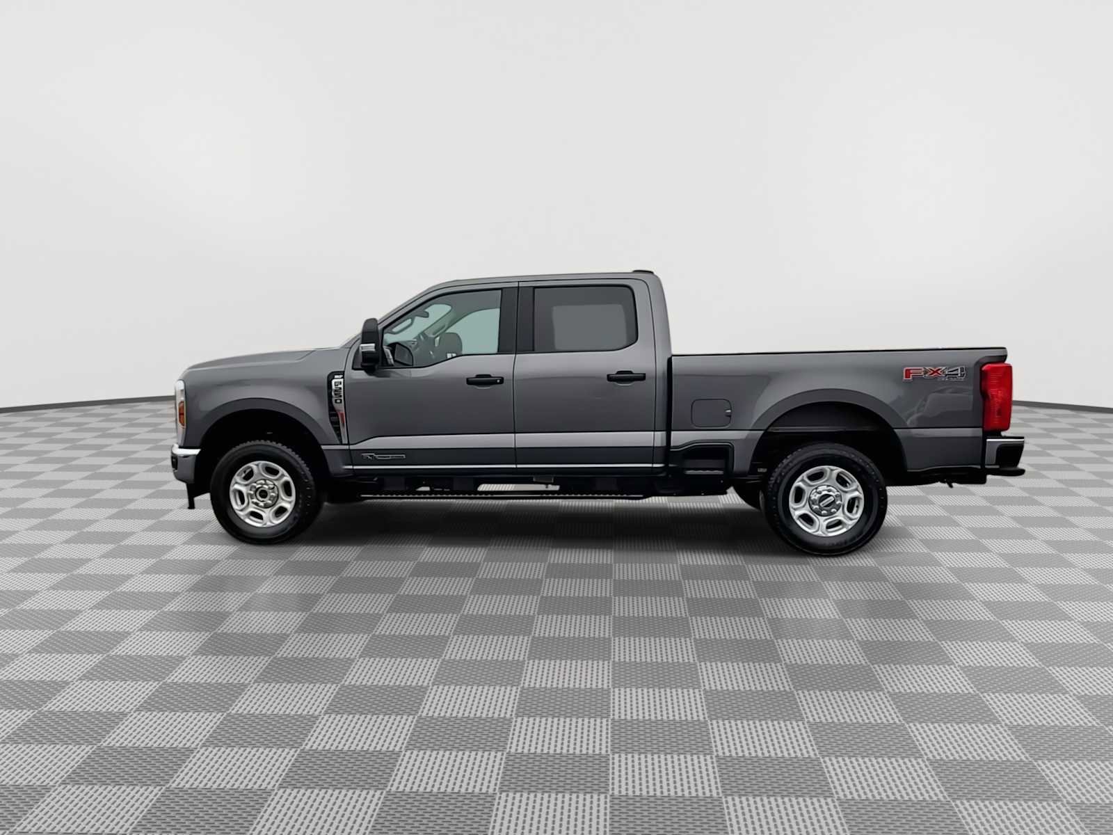 Used 2025 Ford F250 XLT w/ FX4 Off-Road Package image 5