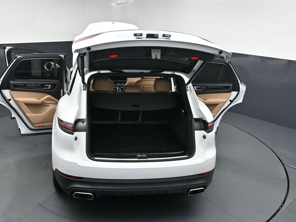 Certified 2023 Porsche Cayenne AWD/4WD image 32