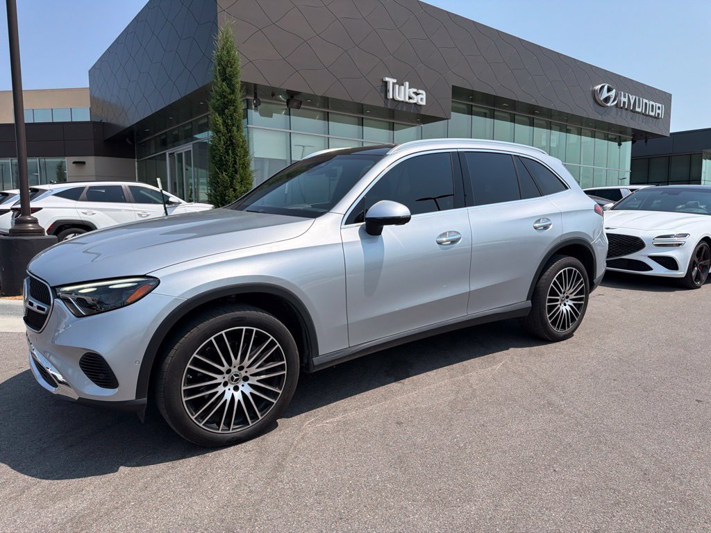 Used 2023 Mercedes-Benz GLC 300 4MATIC image 2