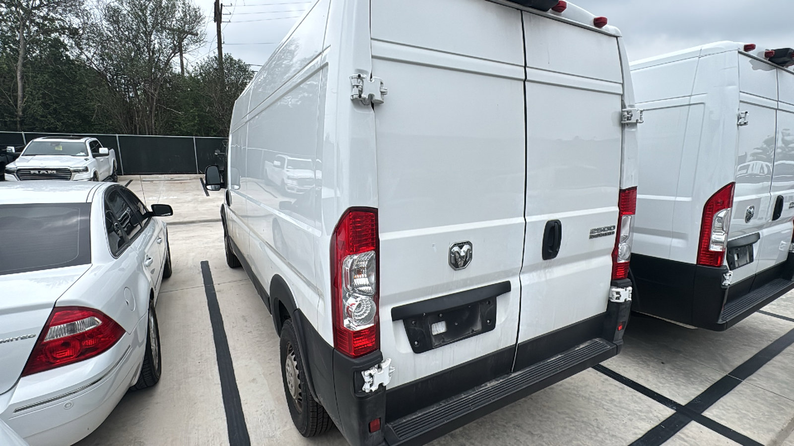 Used 2025 RAM ProMaster 2500 w/ Convenience Group FWD image 6