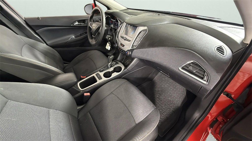 Used 2018 Chevrolet Cruze LS image 31