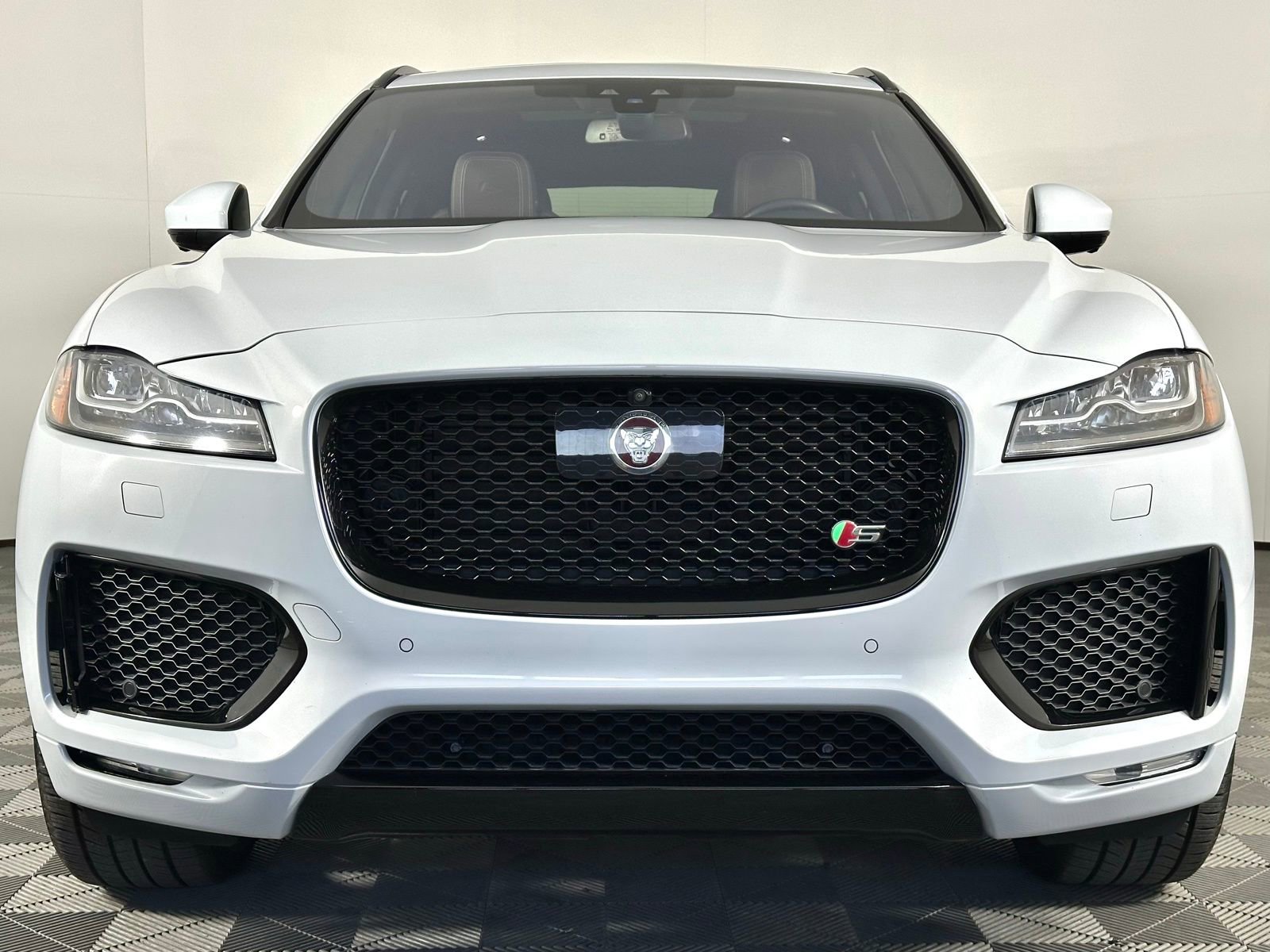 Used 2017 Jaguar F-PACE S image 24