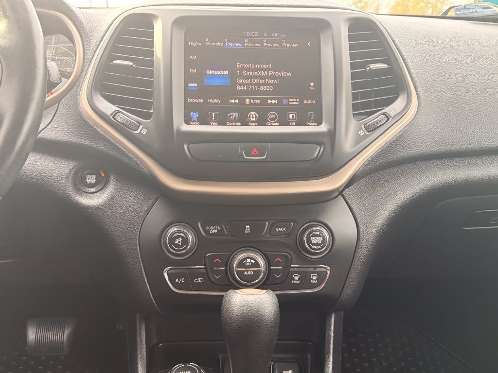 Used 2016 Jeep Cherokee Latitude w/ Comfort/Convenience Group AWD/4WD image 19