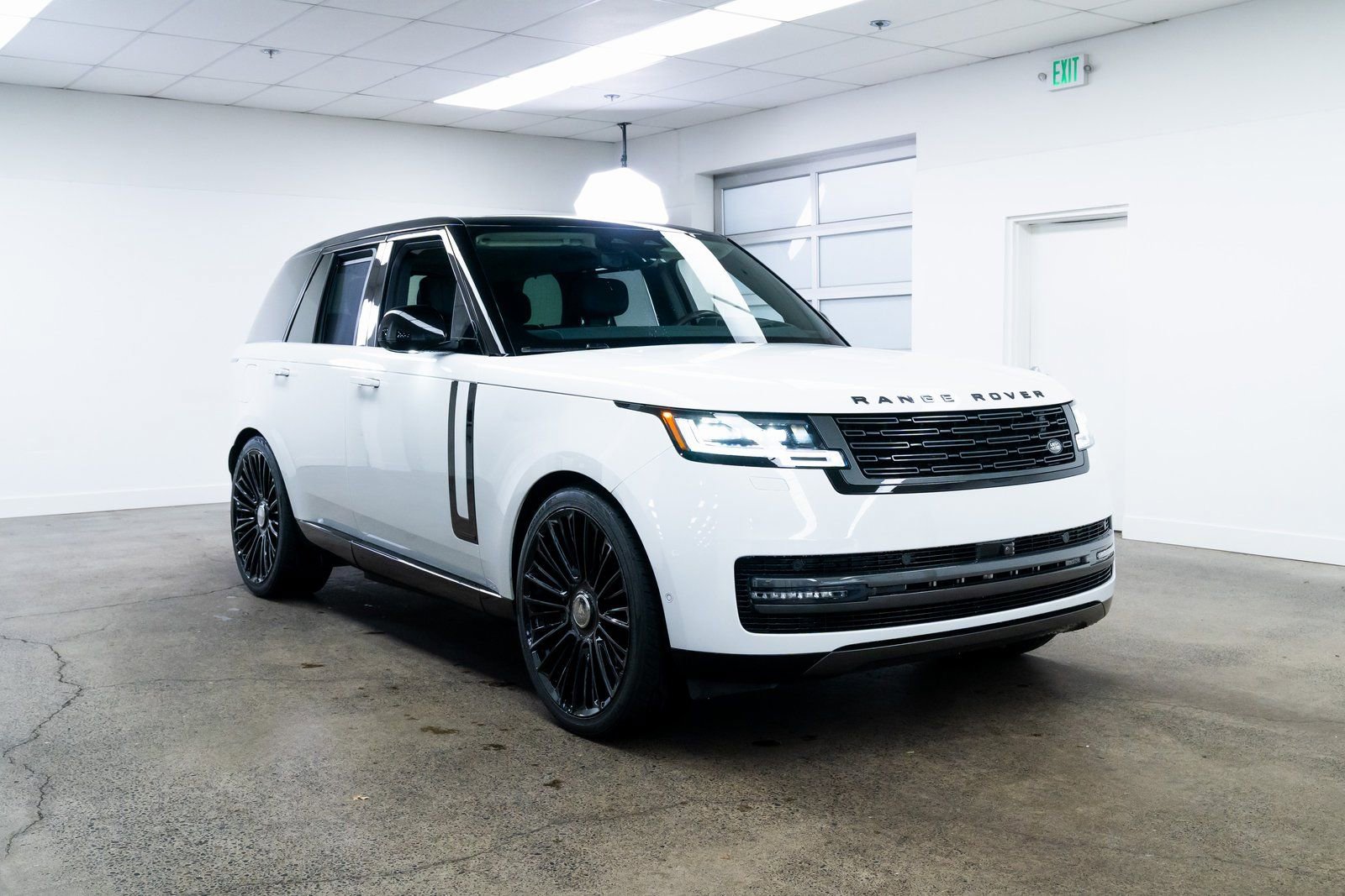 Used 2025 Land Rover Range Rover Autobiography image 28