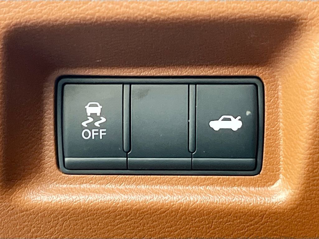 Used 2024 INFINITI Q50 Sensory image 10