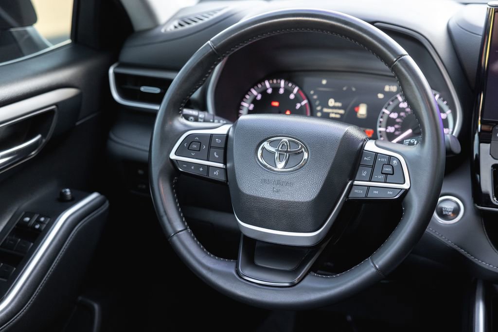 Certified 2024 Toyota Highlander XLE image 26