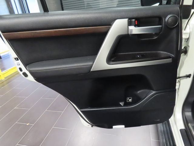 Used 2016 Toyota Land Cruiser image 11